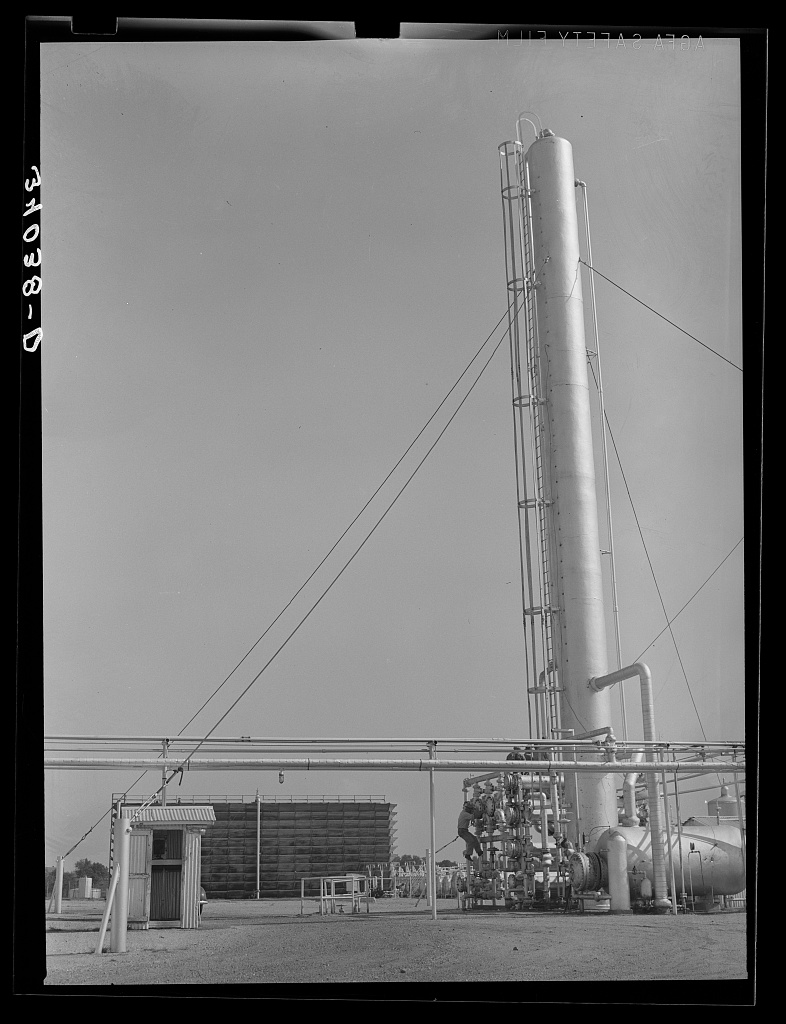 Fractionating tower, oil refinery, Seminole, Oklahoma, 1939.